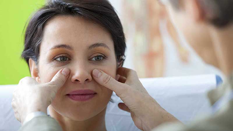 درمان کبودی چشم بعد از جراحی بینی (رینوپلاستی)